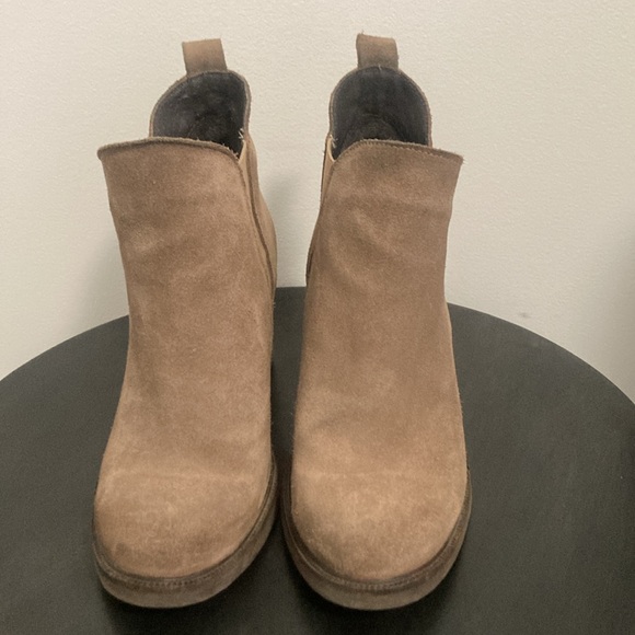 Artica Ankle Boots - Picture 2 of 8